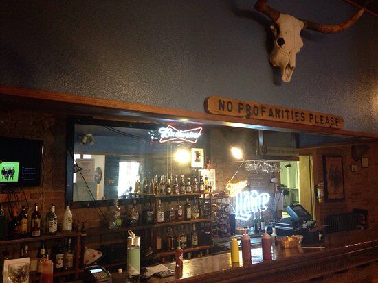 Hollidays Bar & Grill